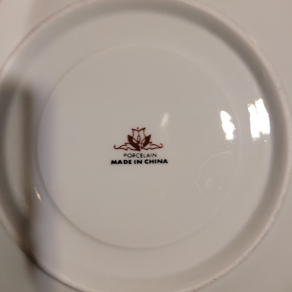 16 Piece Set Vintage Holiday Plates, Saucers, and Cups EUC - Picture 3 of 8